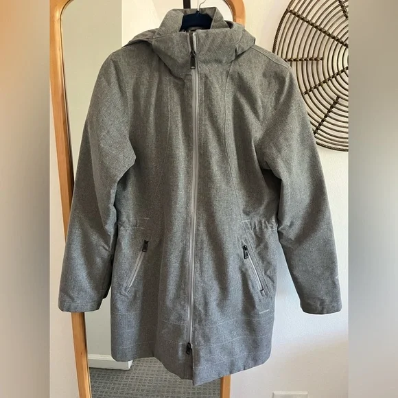 North Face Women’s Jacket - Picture 2 of 3